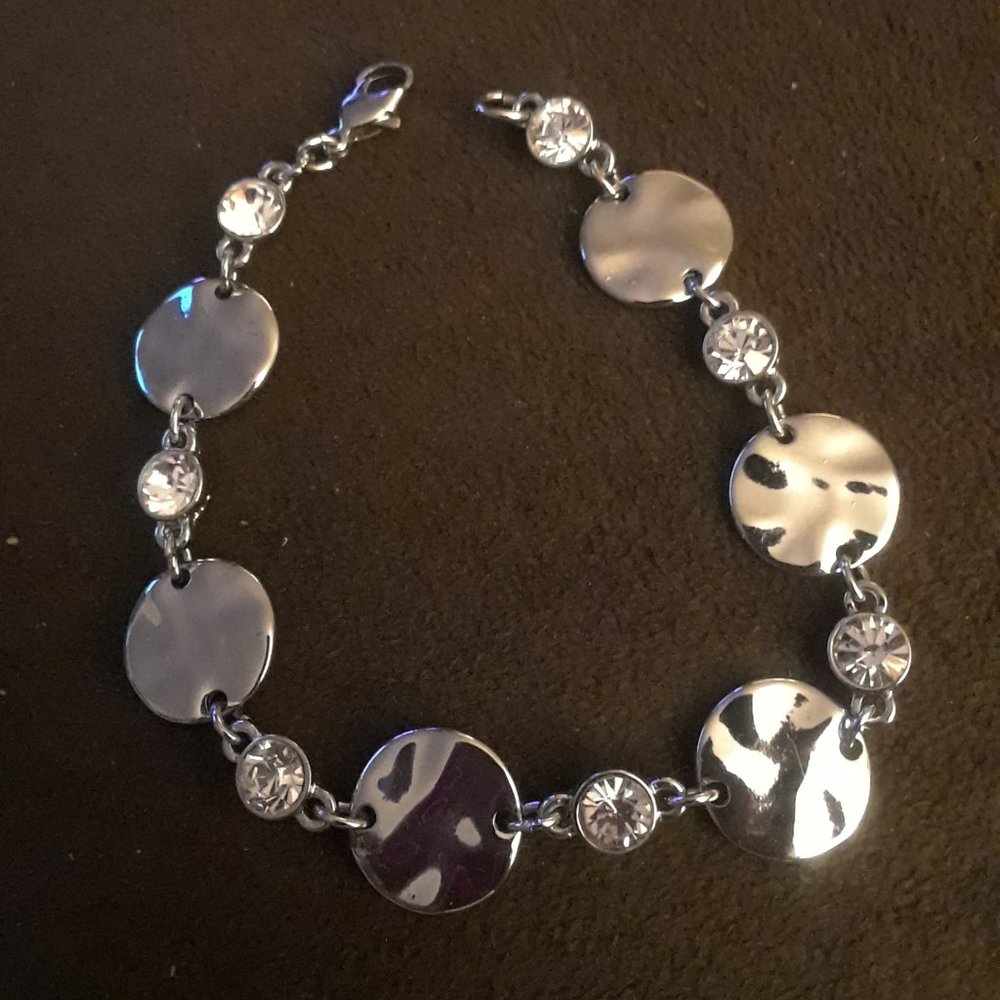 Bracelet with clear stones